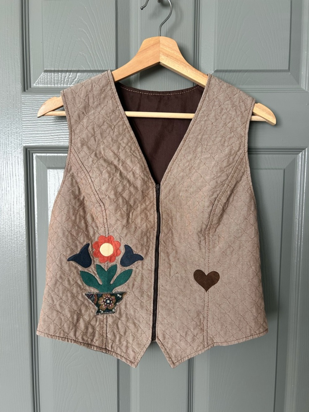 Vintage handmade Quilted Brown Floral Appliqué Vest - Women's Zip Front Vest